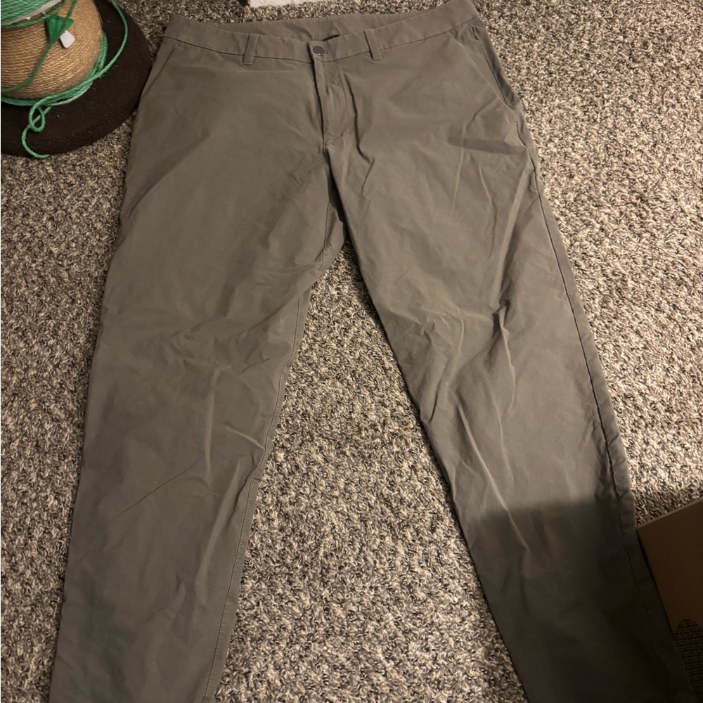 Lululemon Athletica Men’s Olive Green Slim Tapered Stretch Pants Size 36